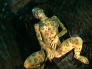 充滿激情狂野的性感花豹女手淫